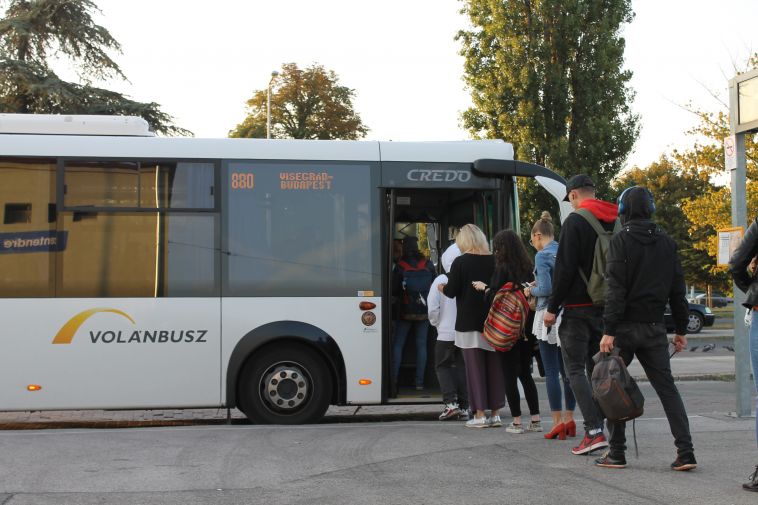 2022. augusztus 16-ától 31-éig Budapest és Szentendre között HÉV-bérletével a Volánbusz járatain is utazhat.