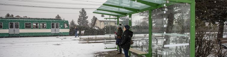 Esőbeállókat telepítünk a HÉV-megállókba